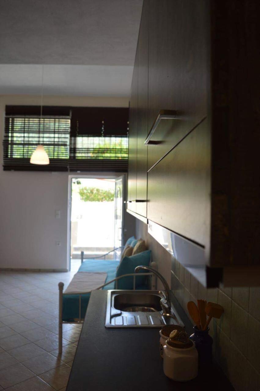 Sunny Garden Apartment Plataria Bagian luar foto