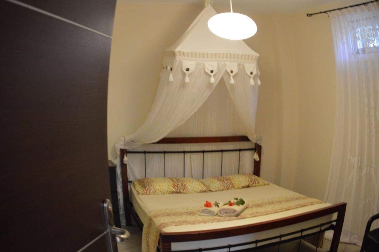 Sunny Garden Apartment Plataria Bagian luar foto