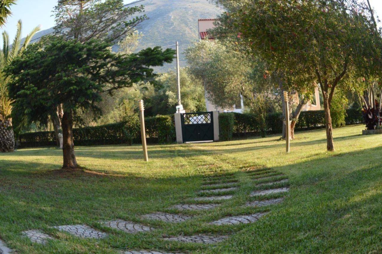 Sunny Garden Apartment Plataria Bagian luar foto