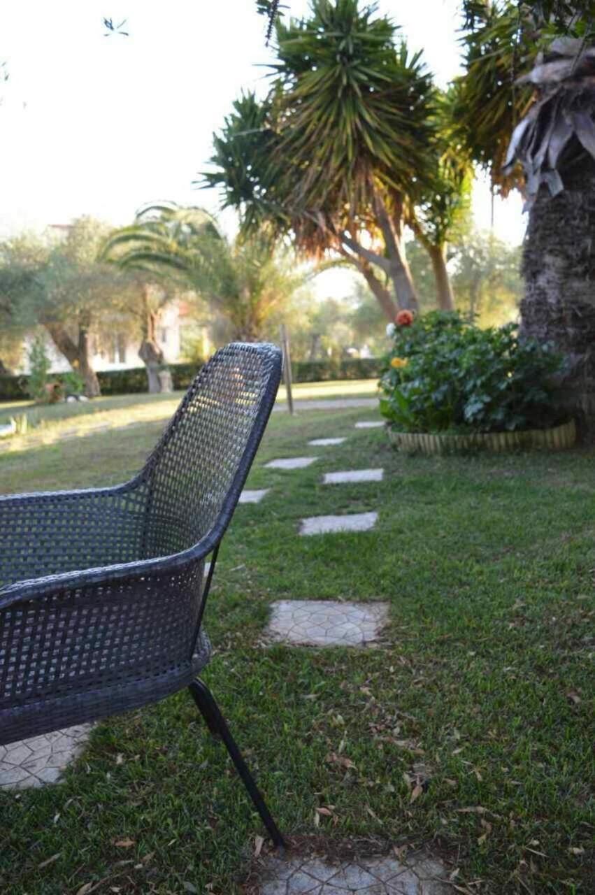 Sunny Garden Apartment Plataria Bagian luar foto